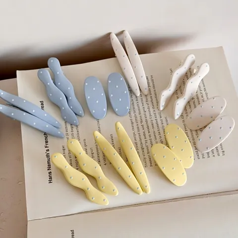 Douce Pince à Cheveux à Pois Géométrique Ondulée Ovale Bec de Canard Mignonne en Alliage de Résine Mate pour Femmes Filles Accessoires de Cheveux de Style Coréen