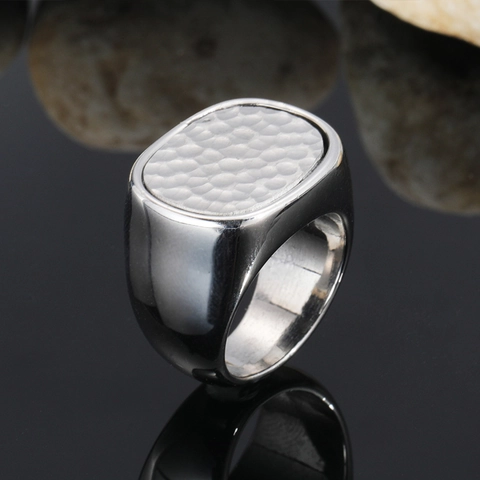 Chevalière Homme en Acier Inoxydable Rétro Texture Martelée Band Punk Hip Hop Industriel Poli Bague pour Hommes Bijoux Cadeau