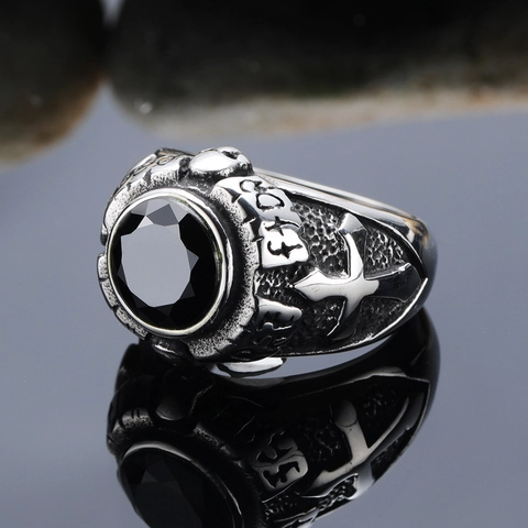 Anello in Acciaio al Titanio con Croce Intarsiata da Uomo Vintage Punk Retrò Hip Hop Gotico Teschio in Acciaio Inossidabile Strass