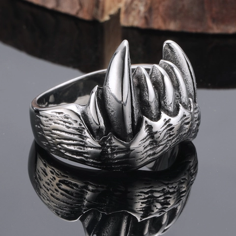 Men's Vintage Stainless Steel Ring Monster Claw Fangs Retro Punk Talon Band Ring Gothic Jewelry Men Distressed Polished Ring