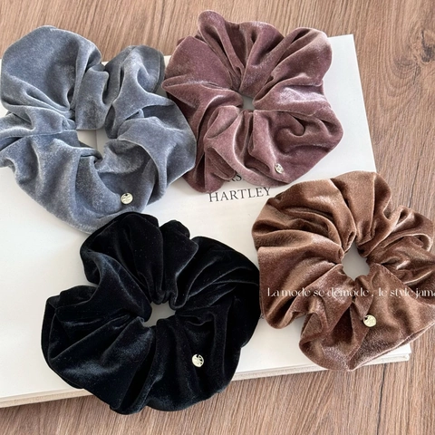 Vintage Velvet Large Scrunchies For Women Elegant Solid Color Hair Bands With Gold Metal Pendant Retro Ponytail Holder Hair Ties