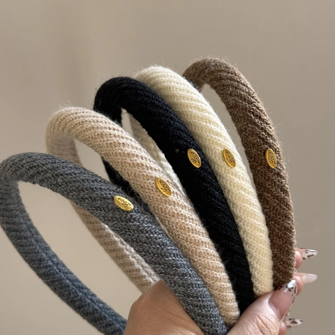 Diadema De Tela De Punto Con Tejido Diagonal Y Etiqueta De Metal Love Dorada Accesorios Para El Cabello De Estilo Coreano Retro Para Mujer
