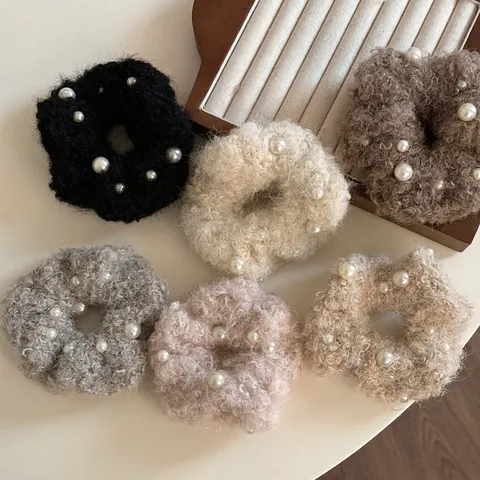 Women Winter Plush Scrunchie With Artificial Pearl Lamb Wool Hair Ties Autumn Winter Gentle Versatile Solid Color Hair Accessories
