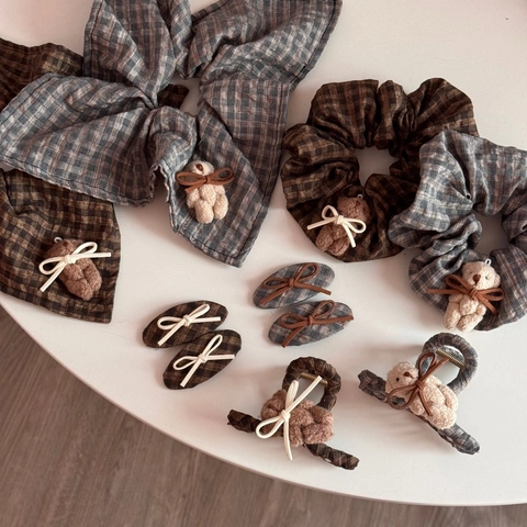 Retro Plaid Schleife Teddybär Scrunchie Plüsch Haargummi Stirnband Haarklammer Set Für Damen Süße Haar Accessoires