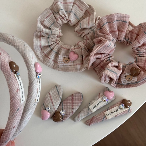 Handmade Korean Style Plaid Hair Scrunchies For Women Sweet Lace Trim Heart Bear Patch Hair Clips Fashion Headband Jewelry