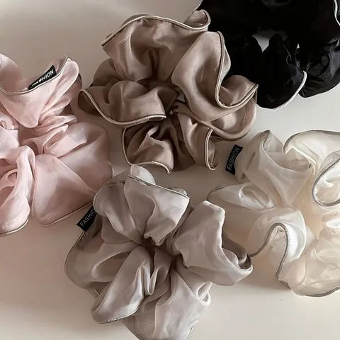 Grands Chouchous en Organza pour Femmes Bordure Argentée Plissée Élastique Cheveux Doux Style Coréen Chouchou Surdimensionné Accessoires Cheveux