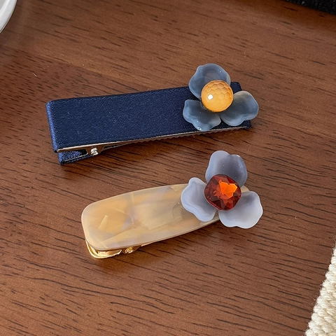 Exquise Koreaanse Matte Bloem Haarklem 3D-Bloemblaadje Acetaat Eendenbekclip Elegante Handgemaakte Zijclip Voor Vrouwen Sieraden