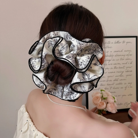 Vintage Tinte Floral Bedruckt Übergroße Satin Scrunchie Plissee Haargummi Schwarze Kante Elegante Haaraccessoires Damen Schmuck