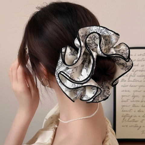 Vintage Tinte Floral Bedruckt Übergroße Satin Scrunchie Plissee Haargummi Schwarze Kante Elegante Haaraccessoires Damen Schmuck