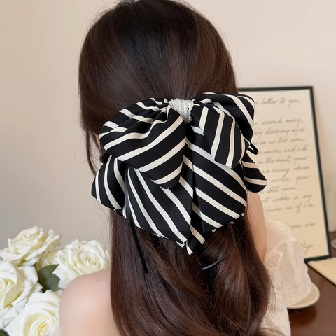 Elegant Large Bow Hair Clip Zebra Striped Fabric Hair Claw With Artificial Pearl Decoration Fashion Ponytail Clip For Women