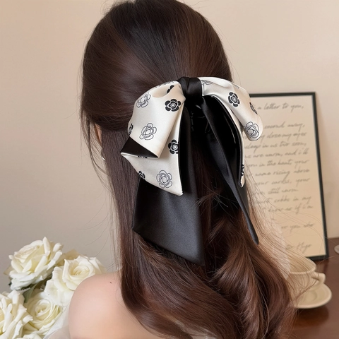 Elegante Molletta per Capelli con Fiocco a Doppio Strato e Motivo a Camelia in Stile Francese Clip per Coda di Cavallo in Tessuto Satinato Accessori per Capelli Donna