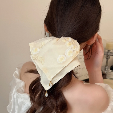 Coletero con Bordado de Margarita Beige Elegante Lazo para el Cabello de Pañuelo Cuadrado Con Colgante de Perla Artificial Accesorios Coreanos para Mujer