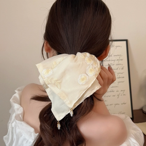 Coletero con Bordado de Margarita Beige Elegante Lazo para el Cabello de Pañuelo Cuadrado Con Colgante de Perla Artificial Accesorios Coreanos para Mujer