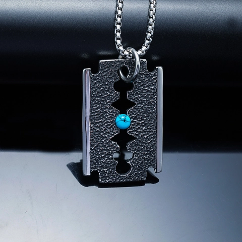 Men Punk Razor Blade Pendant Necklace Stainless Steel Hammered Texture Inlaid Synthetic Turquoise Stone Industrial Jewelry Gift