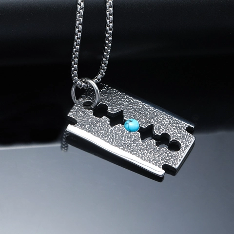 Men Punk Razor Blade Pendant Necklace Stainless Steel Hammered Texture Inlaid Synthetic Turquoise Stone Industrial Jewelry Gift