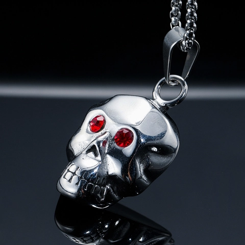 Collar con Colgante de Calavera Gótica Punk para Hombre Acero de Titanio Pulido Ojo de Rhinestone Rojo Joyería Hip Hop