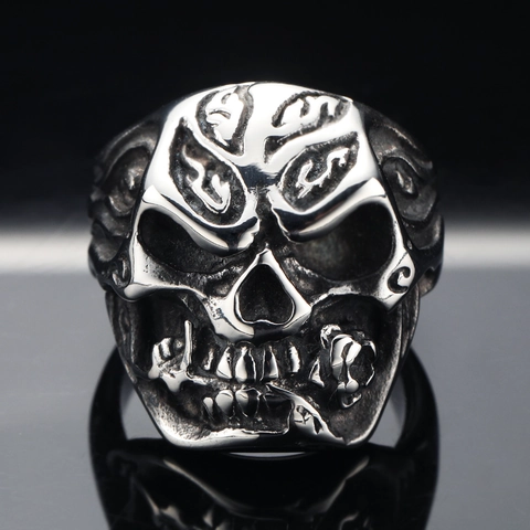 Anello Teschio Gotico Punk per Uomo in Acciaio Inossidabile Motivo a Fiamma Argento Rétro Invecchiato Teschio Biker Gioielli