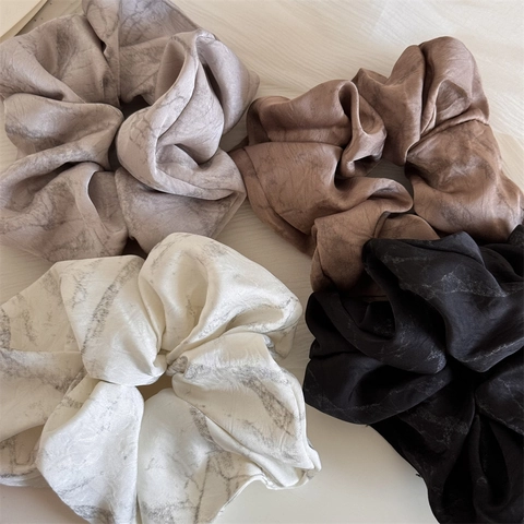 Elegante Satijnen Scrunchies Met Marmeren Inktpatroon Franse Stijl Grote Elastische Haarelastiekjes Voor Dames Ponytail Houder Accessoire