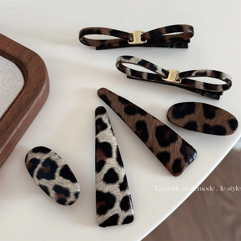 Vintage Leopardenmuster Kunstleder Haarspange Elegante Legierung Metallschnalle Entenschnabelclip Französischer Stil Haarschmuck Für Damen