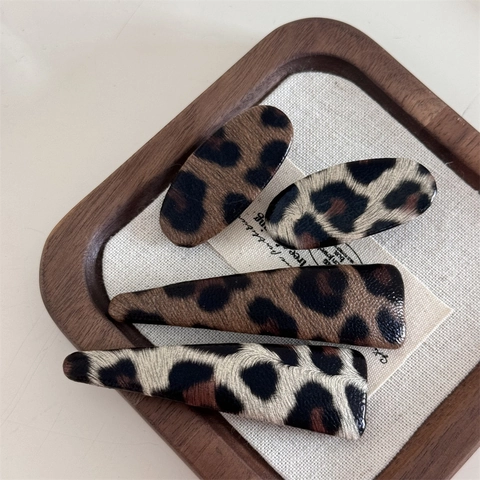Vintage Leopardenmuster Kunstleder Haarspange Elegante Legierung Metallschnalle Entenschnabelclip Französischer Stil Haarschmuck Für Damen