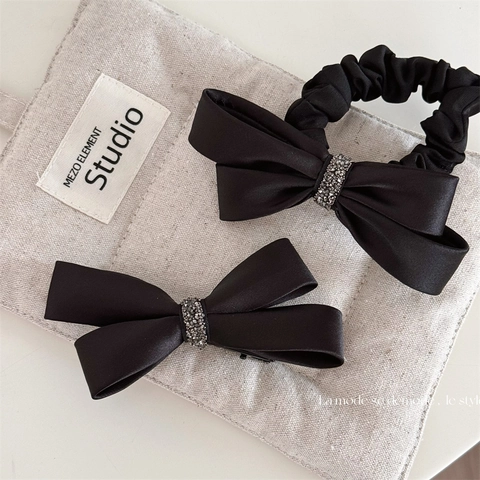 Elegante Set Accessori per Capelli con Fiocco in Satin Nero Elastico e Clip con Strass per Donna Gioielli Quotidiani Incontri