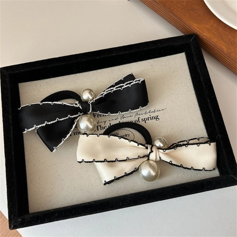 Scrunchie Fiocco in Raso Stile Francese Con Perla Artificiale Elegante Fatto a Mano Cuciture a Contrasto Elastico Capelli Donna
