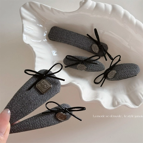 Pince à Cheveux Nœud Papillon en Tissu Gris Élégant Style Coréen Minimaliste Doux Clip Bec de Canard pour Femmes Filles Accessoires de Cheveux