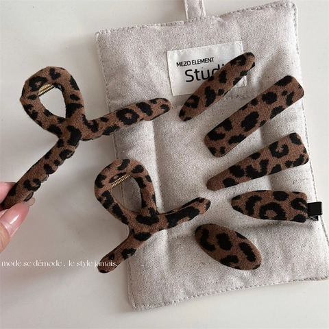 Leopard Print Fabric Hair Claw Clips Large Hair Clips For Women Girls Fall Winter Hair Accessories Leopard Pattern Headwear