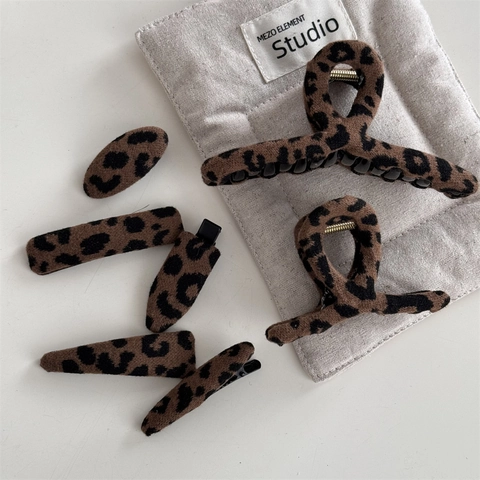 Leopard Print Fabric Hair Claw Clips Large Hair Clips For Women Girls Fall Winter Hair Accessories Leopard Pattern Headwear