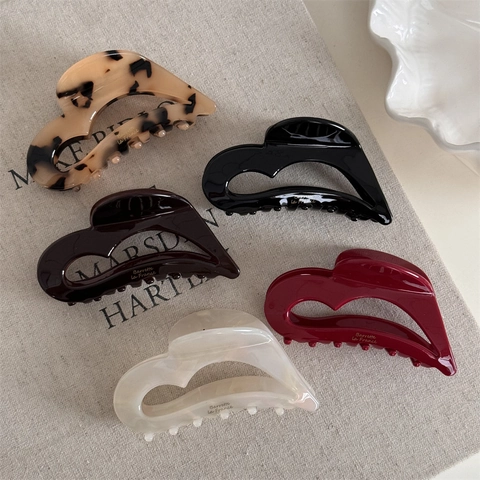 French Acetate Heart Shaped Hair Claw For Women Elegant Tortoise Shell Hollow Large Hair Clip Retro Hair Accessories