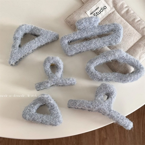 Fermaglio per Capelli in Peluche Grigio Feltro Autunno Inverno Ecopelliccia Geometrico Triangolo Nuvola Donna Accessori