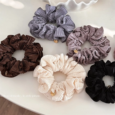 Korean Style Pleated Fabric Scrunchie Elegant Large Elastic Hair Band For Women Fashion Hair Ties With Gold Metal Pendant Accessories