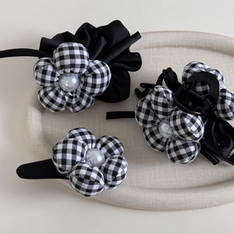Fermaglio per Capelli a Fiore in Tessuto Scozzese Coreano Retrò Elegante Perla Artificiale Elastico per Capelli Artiglio per Donna