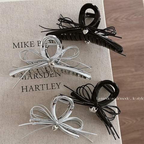 Süße Coole Schleife Haarkralle Mit Herzanhänger Mode Schwarz Leder Optik Silber Metall Haarklammer Haarschmuck Für Damen