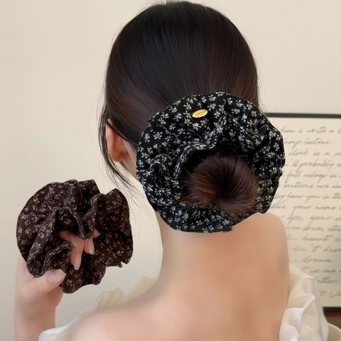 Coleteros de Doble Capa con Flores Vintage Estilo Coreano de Tela Con Etiqueta de Metal para Mujer Accesorios