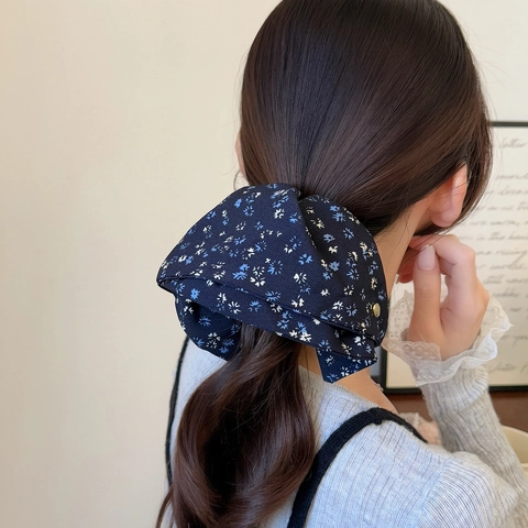 Pinza para Coleta Vintage de Tela Azul Marino con Flores Lazo Elegante Pinza de Pelo Con Decoración de Metal Dorado para Mujer