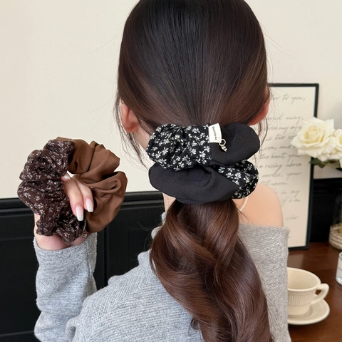 Scrunchie Vintage in Tessuto Patchwork Floreale Grande Elastico per Capelli Etichetta Handmade Ciondolo Cuore Donna