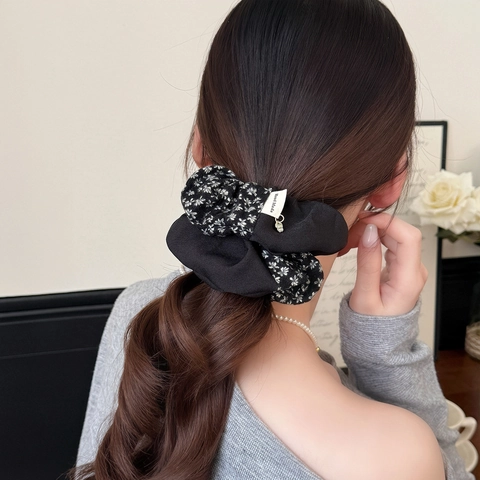 Scrunchie Vintage in Tessuto Patchwork Floreale Grande Elastico per Capelli Etichetta Handmade Ciondolo Cuore Donna