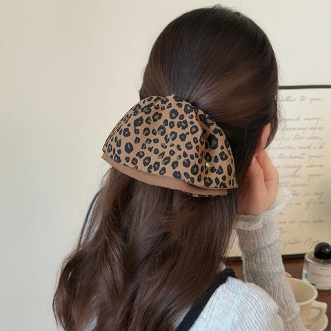Vintage Leopard Print Ponytail Clip Elegant Fabric Bowknot Hair Claw For Women Retro Korean Style Fashion Hair Accessories