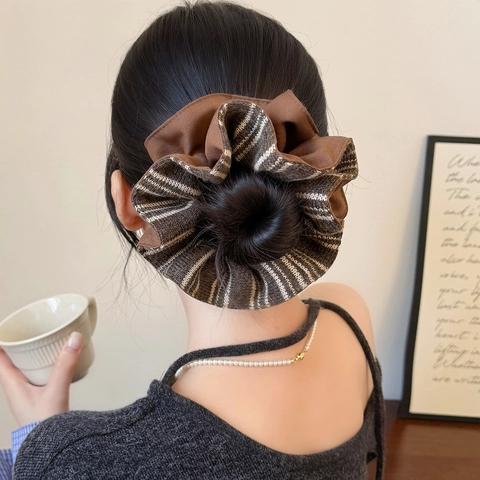 Gestrickte Gestreifte Haargummis Für Damen Lazy Stil Große Haarbänder Vintage Elastischer Stoff Ponytail Halter Haarschmuck