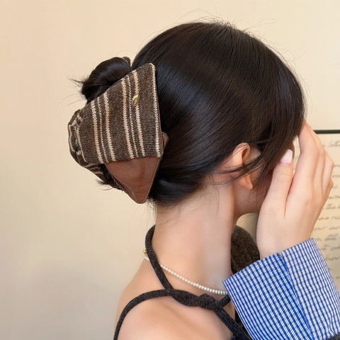 Pinza para el Cabello de Punto a Rayas para Mujer Moda Triángulo Lazo con Insignia de Oro Accesorios para el Cabello
