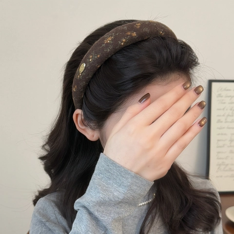 Vintage Blumen Gepolstertes Stirnband Für Damen Breit Braun Schwamm Haarband Mit Goldenem Metalletikett Handgefertigt