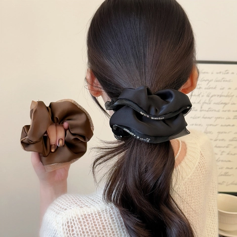Élégants Chouchous en Satin Rétro Avec Bordure en Dentelle Mesh Grand Support de Queue de Cheval pour Femmes Bandeau à Haute Élasticité Accessoires de Cheveux