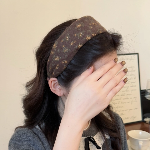 Vintage Floral Fabric Wide Headband Korean Style High Top Hair Hoop For Women Elegant Daily Hair Accessories Coffee Color