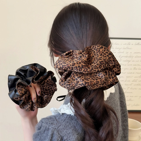 Scrunchies Grandi con Stampa Leopardata Retrò per Donna Patchwork in Tessuto e Pelle Sintetica Elastici per Capelli