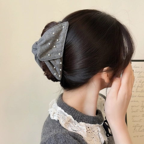 Molletta per Capelli a Triangolo in Tessuto con Künstliche Perle Elegante Coreana Grande Fermaglio a Squalo in Feltro per Accessori Donna