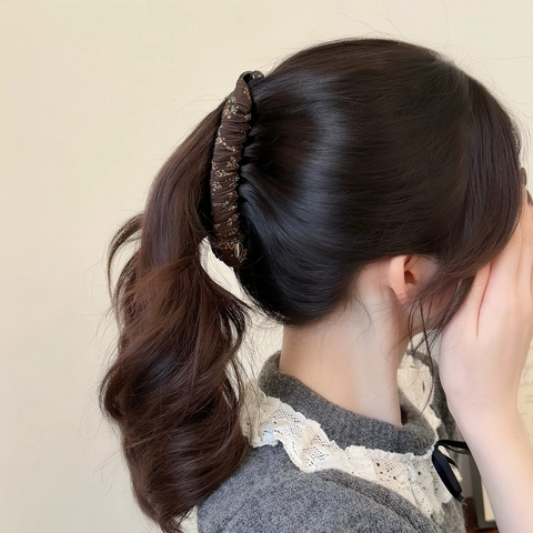 Elegante Fermaglio a Banana in Tessuto Plissettato a Fiori Stile Coreano per Donna Accessorio per Capelli Verticale Caffè