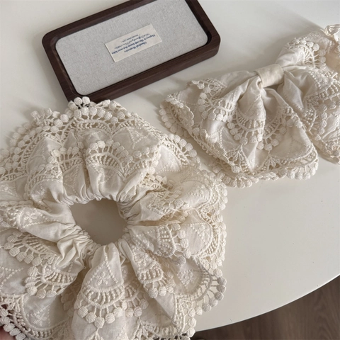 Dames Franse Retro Beige Kant Strik Haarclip Handgemaakte Stof Opengewerkt Zoete Veerclip Haaraccessoires Grote Scrunchie