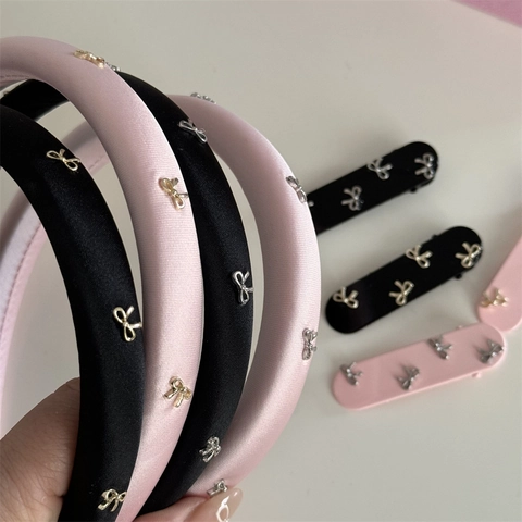 Handgemaakte Satijnen Haarband Met Metalen Legering Strik Decoratie Elegante Koreaanse Stijl Haaraccessoire Voor Dames