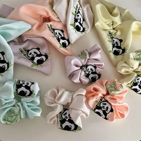 Scrunchie in Satin con Ricamo Panda Dolce Motivo a Bambù Stile Cinese Elastico per Capelli per Donne Ragazze Accessori